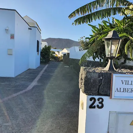 Вилла Alberto Private Heated Pool, Jacuzzi, Sea Views *