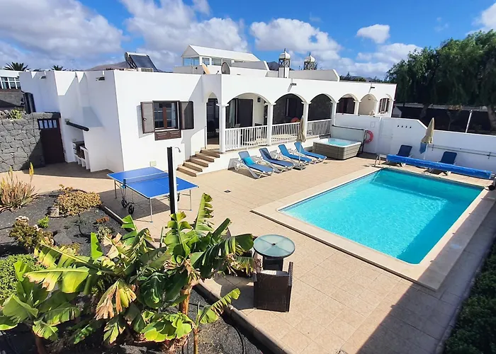 Alberto Private Heated Pool, Jacuzzi, Sea Views Playa Blanca (Lanzarote)