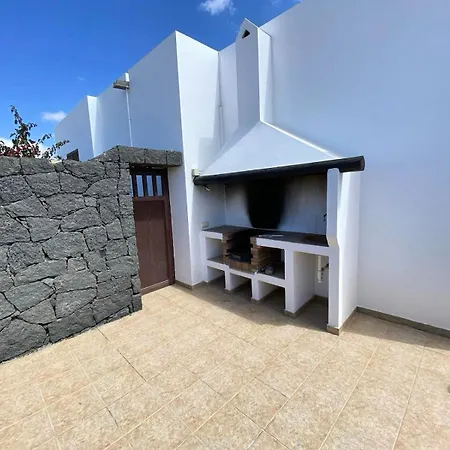 Villa Alberto Private Heated Pool, Jacuzzi, Sea Views Playa Blanca